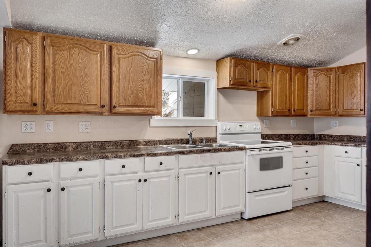 938 Hood St - Photo 6 of 13