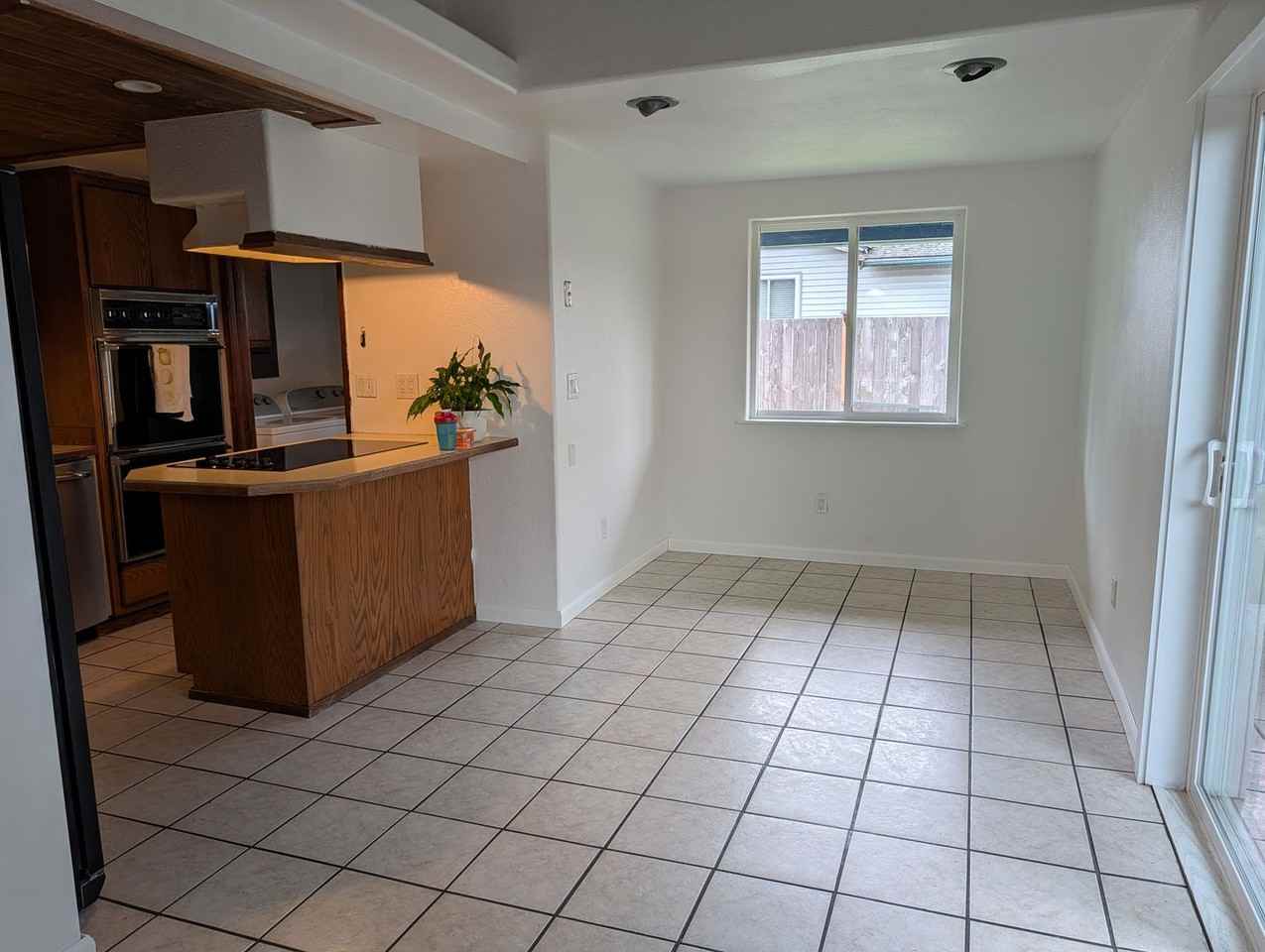 825 N Laventure Rd - Photo 3 of 14