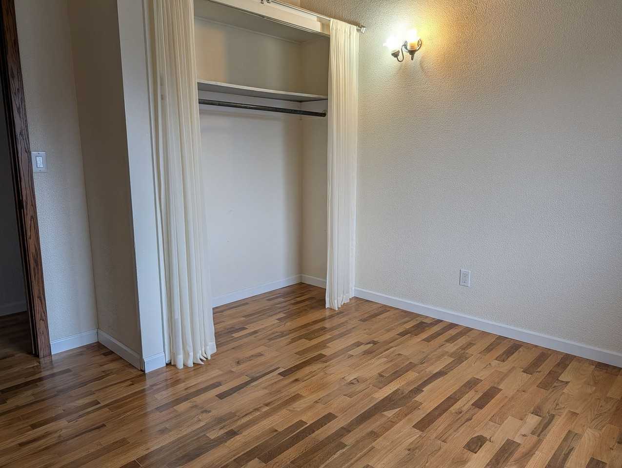 825 N Laventure Rd - Photo 7 of 14