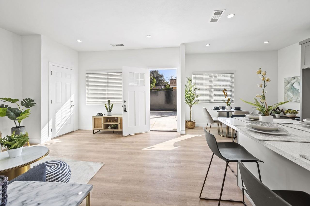 128 S Citrus Ave #A - Photo 3 of 26