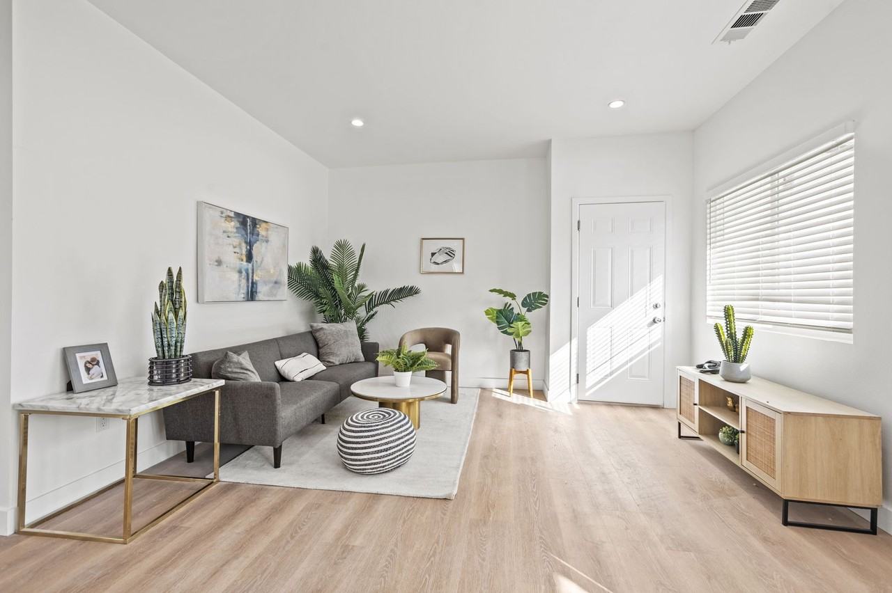 128 S Citrus Ave #A - Photo 4 of 26