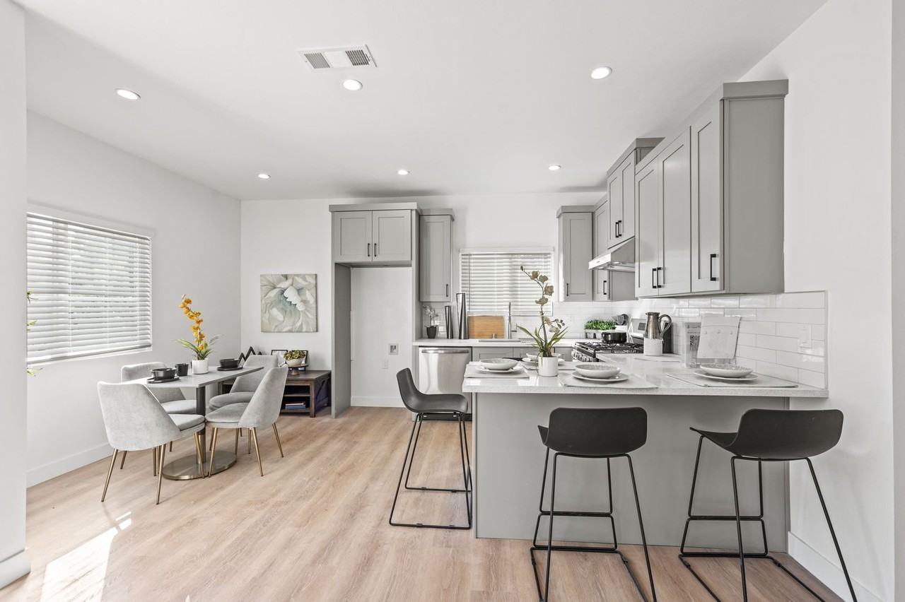 128 S Citrus Ave #A - Photo 5 of 26