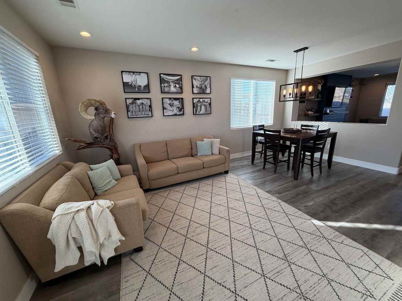 7985 Monterey Shores Dr - Photo 6 of 9