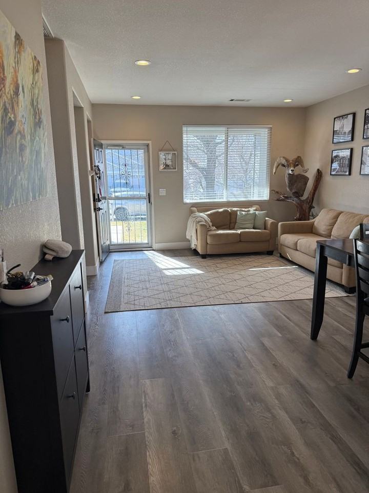 7985 Monterey Shores Dr - Photo 7 of 9