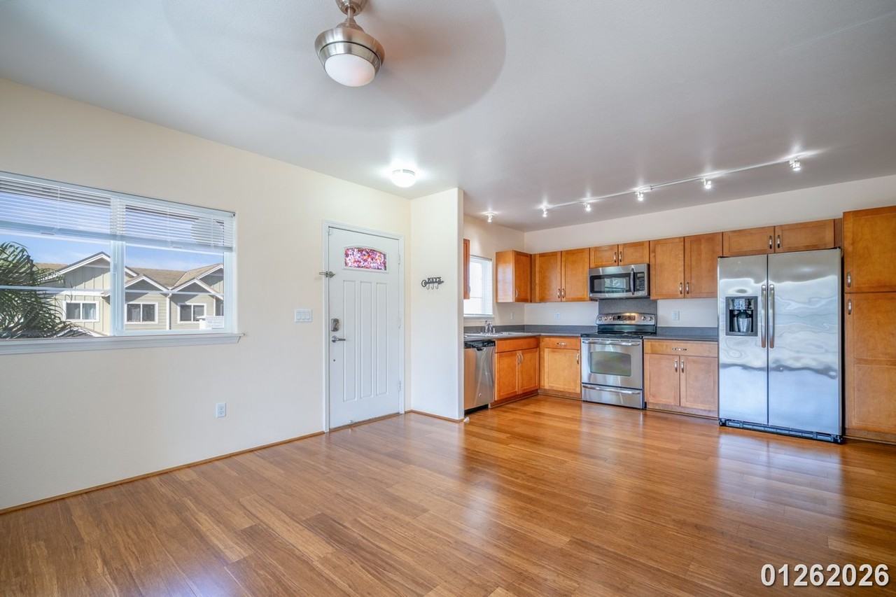 1122 Kukulu St #1606 - Photo 4 of 27