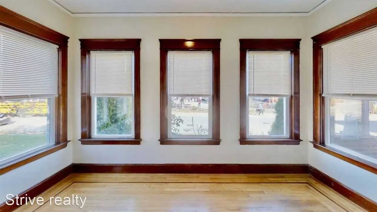 188 Nelson St - Photo 4 of 11