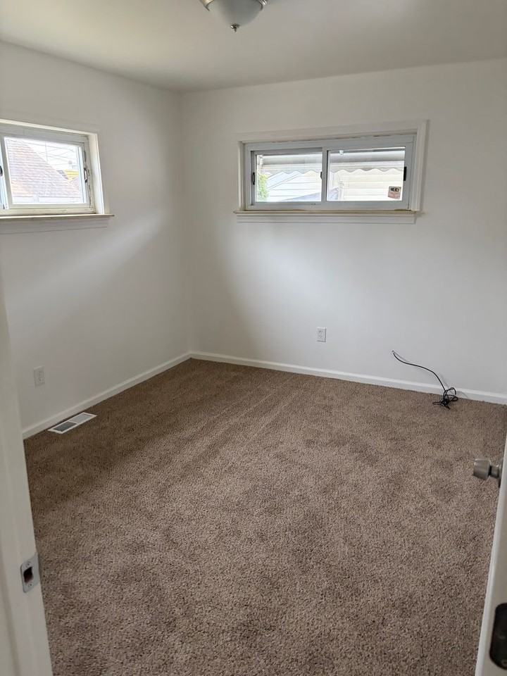 25725 Princeton St - Photo 4 of 16