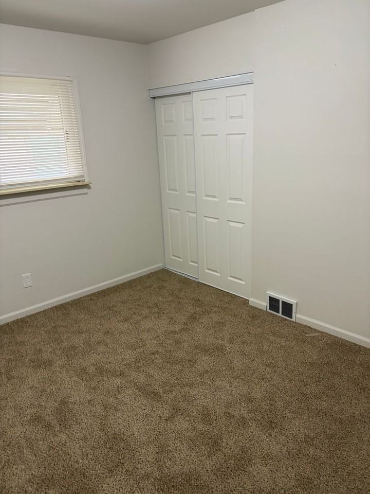 25725 Princeton St - Photo 5 of 16