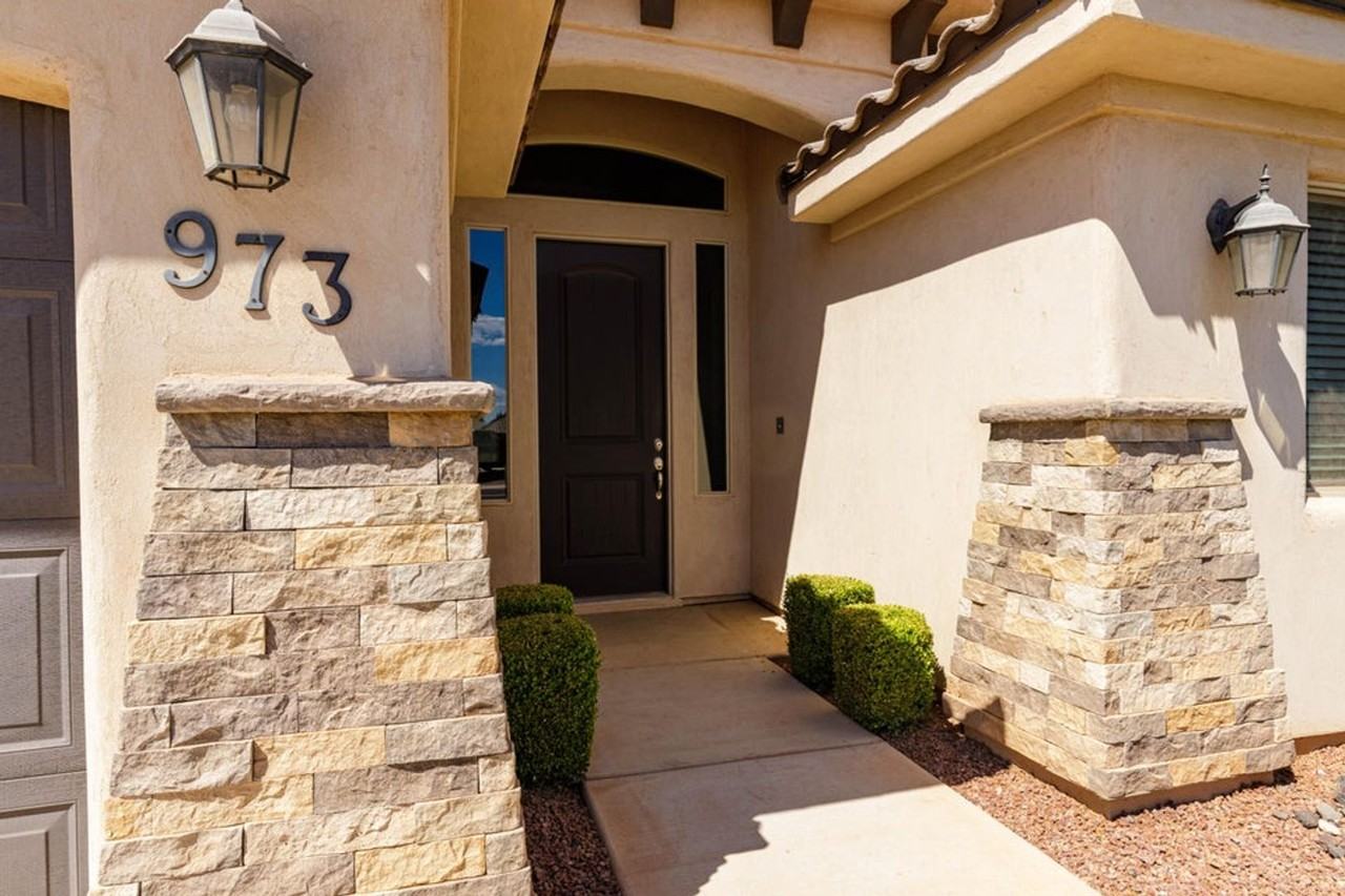 973 E 3850 S - Photo 4 of 37