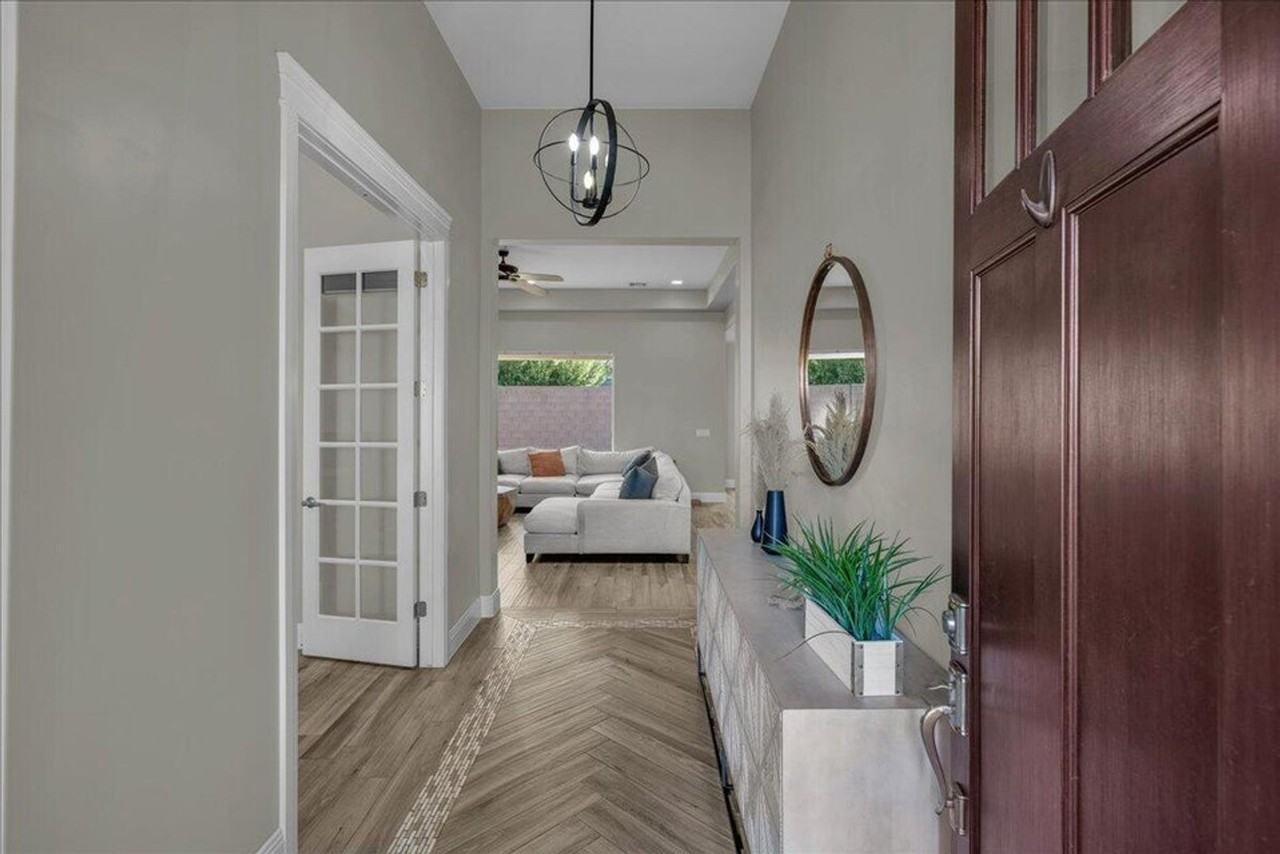 428 E Steeplechase Rd - Photo 4 of 25