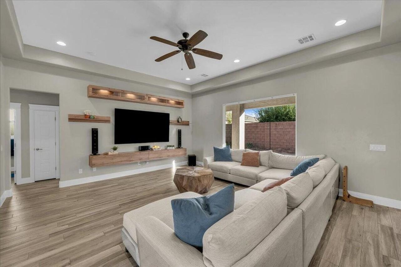 428 E Steeplechase Rd - Photo 6 of 25