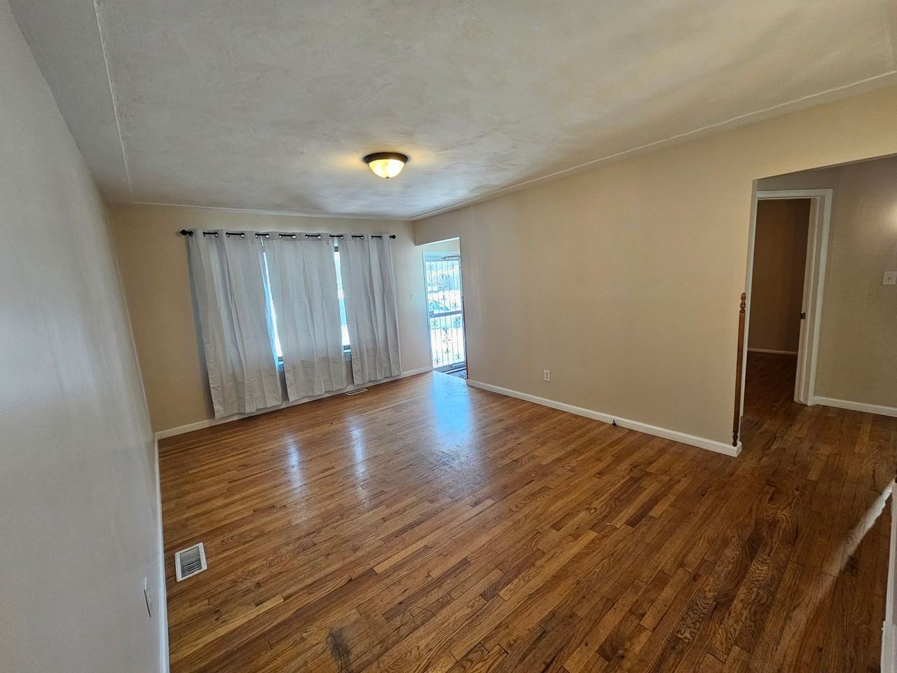 30503 Dover Ave - Photo 2 of 25