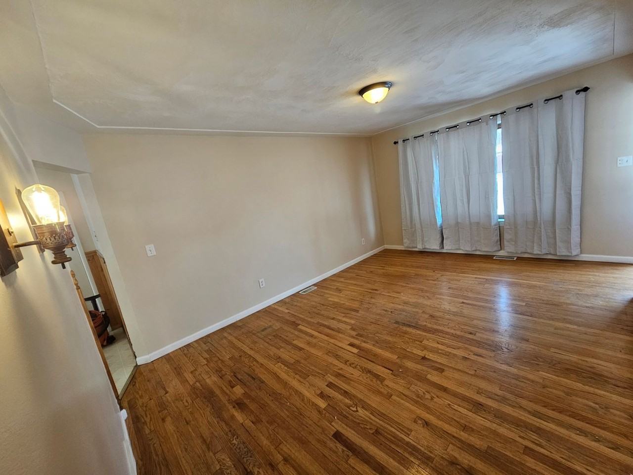 30503 Dover Ave - Photo 3 of 25