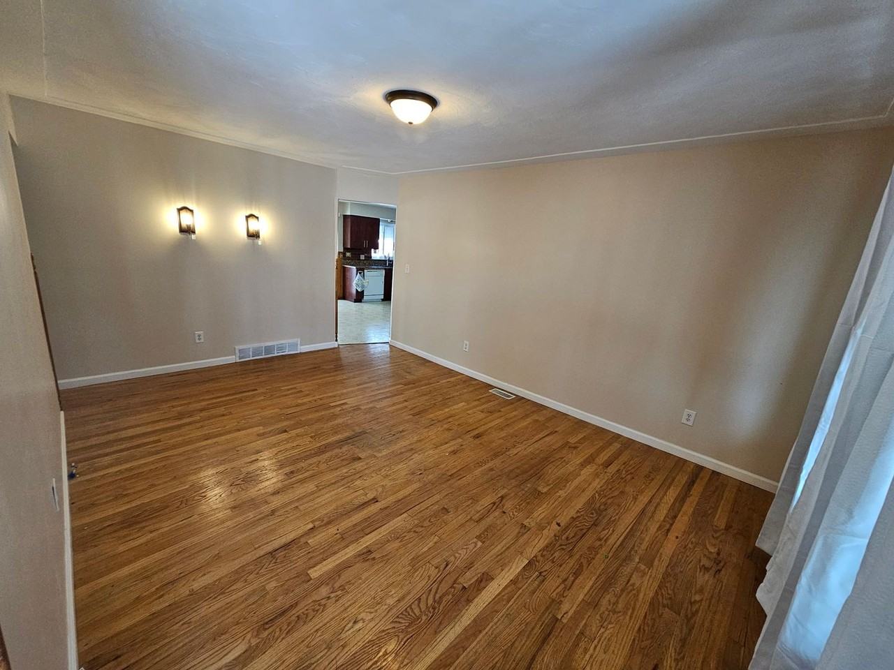 30503 Dover Ave - Photo 4 of 25