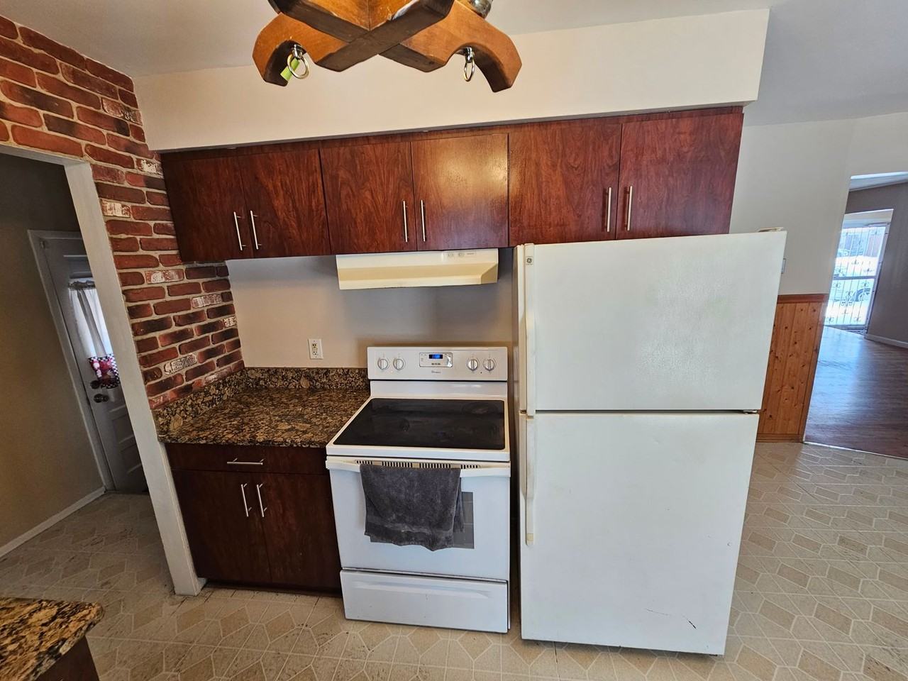 30503 Dover Ave - Photo 5 of 25