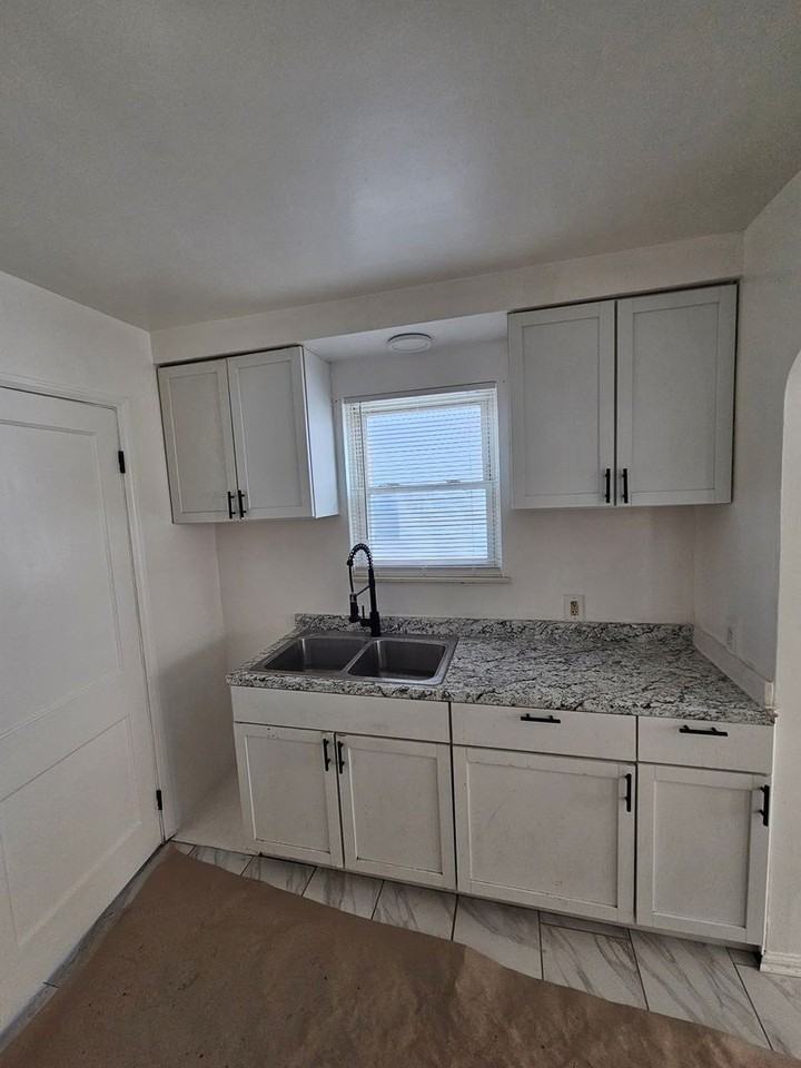 16307 Eastburn St - Photo 5 of 17