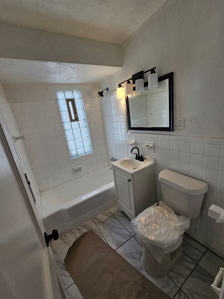 16307 Eastburn St - Photo 7 of 17