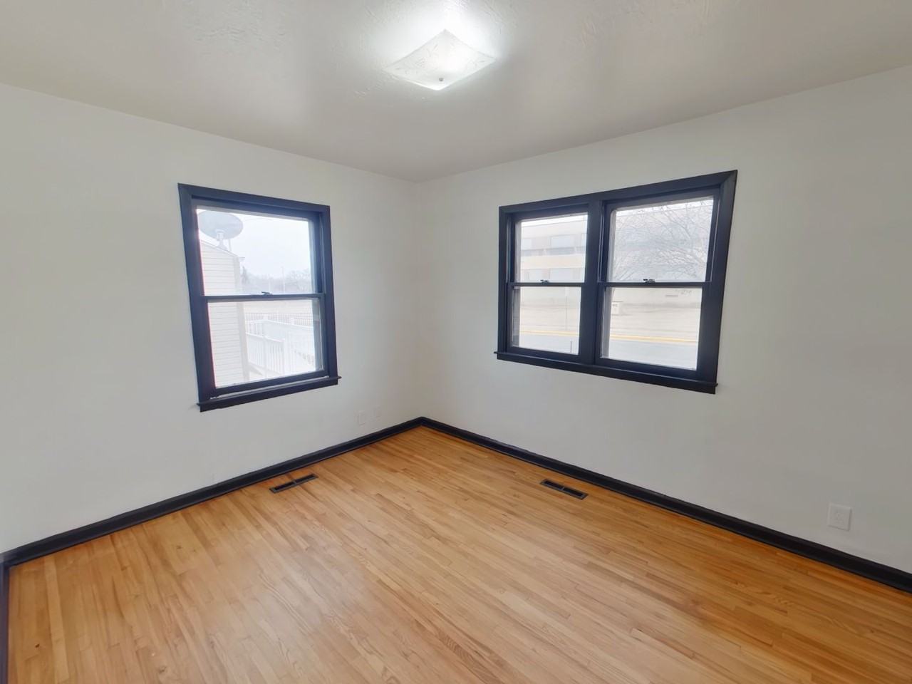 1842 N Chautauqua Ave - Photo 6 of 9