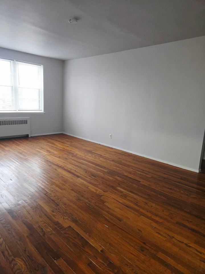 10 S West St - Photo 5 of 10