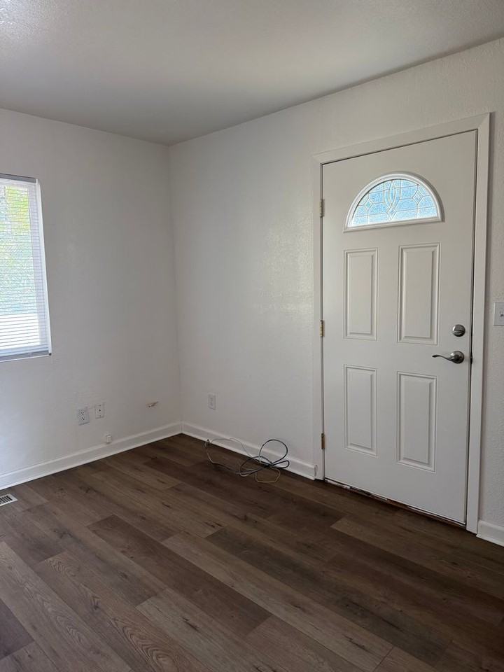 18849A Ridge Rd - Photo 5 of 17