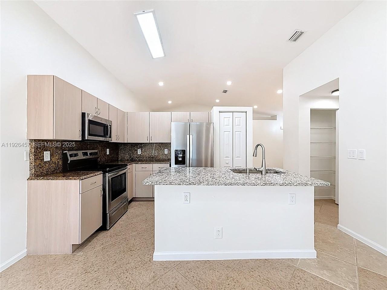 17738 Sw 20th St - Photo 3 of 29