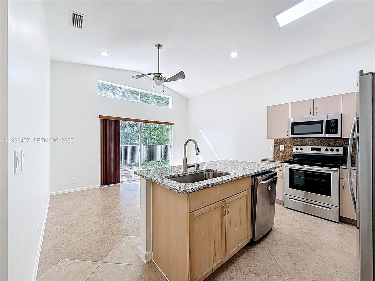 17738 Sw 20th St - Photo 4 of 29