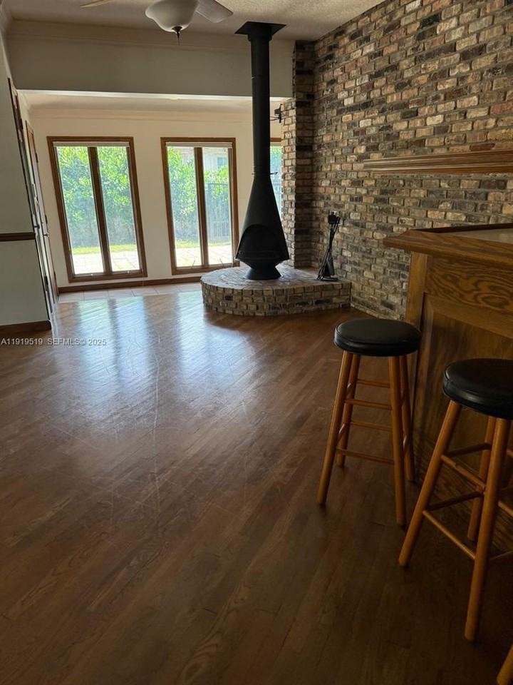 5461 W Broward Blvd - Photo 3 of 10