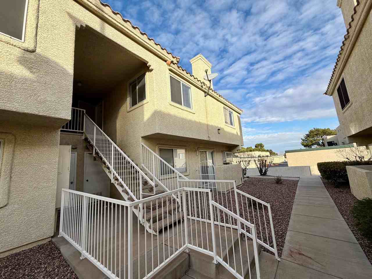 661 Anne Ln - Photo 2 of 18