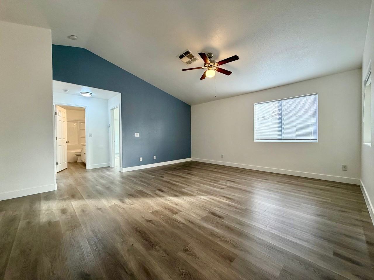 661 Anne Ln - Photo 3 of 18