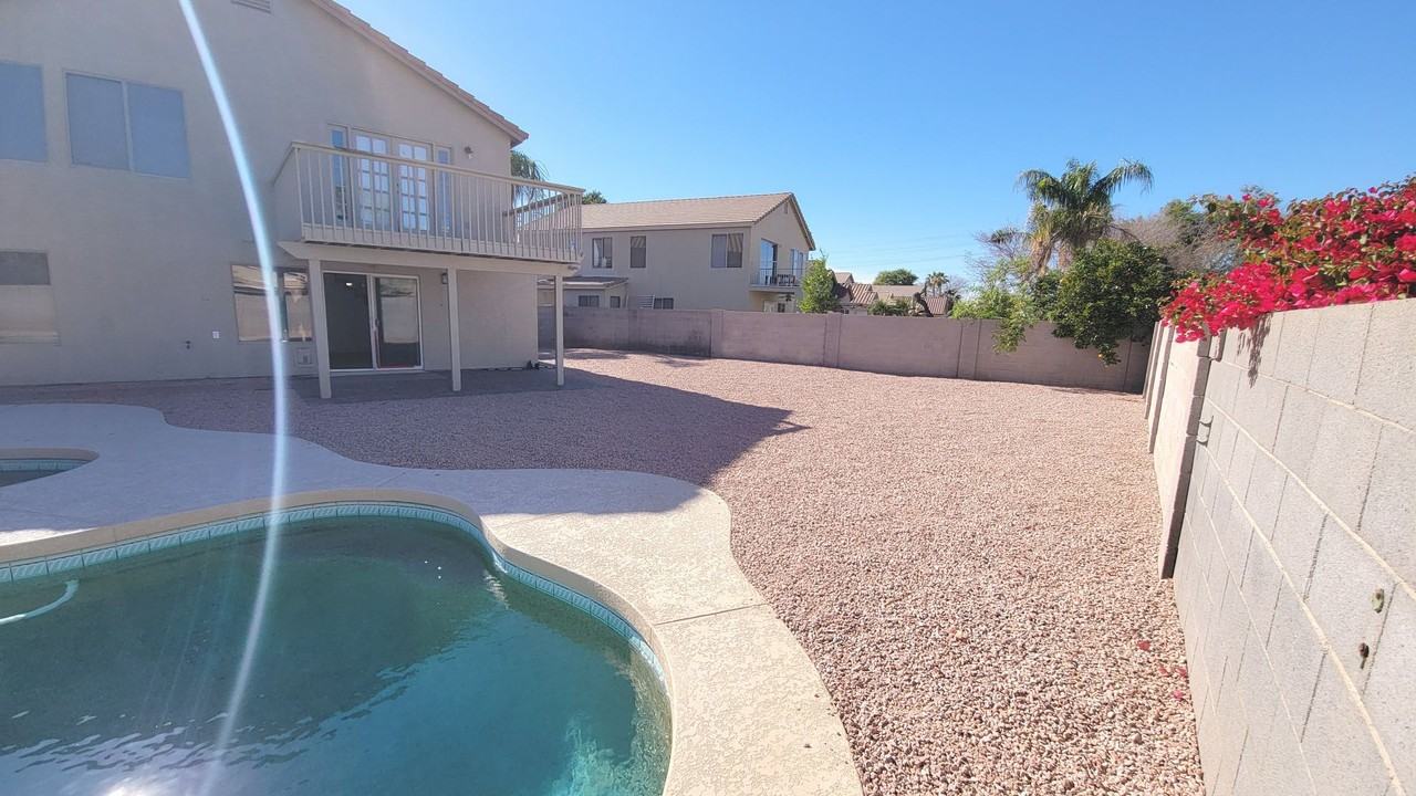 2108 E Appaloosa Rd - Photo 5 of 36