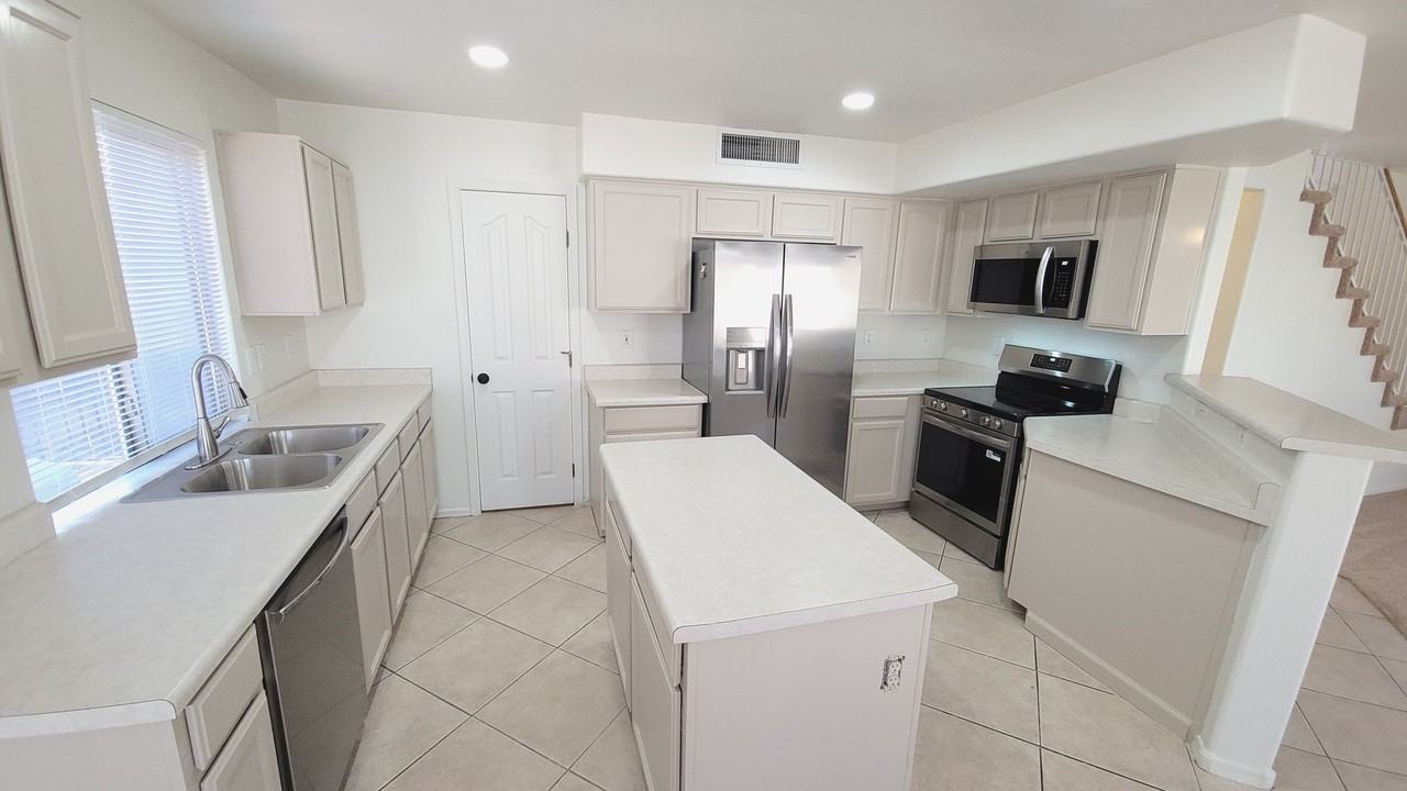 2108 E Appaloosa Rd - Photo 7 of 36