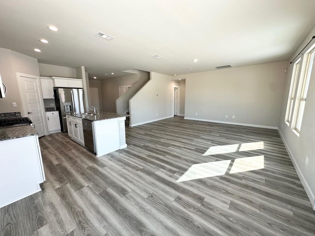 6215 Liam St - Photo 2 of 17