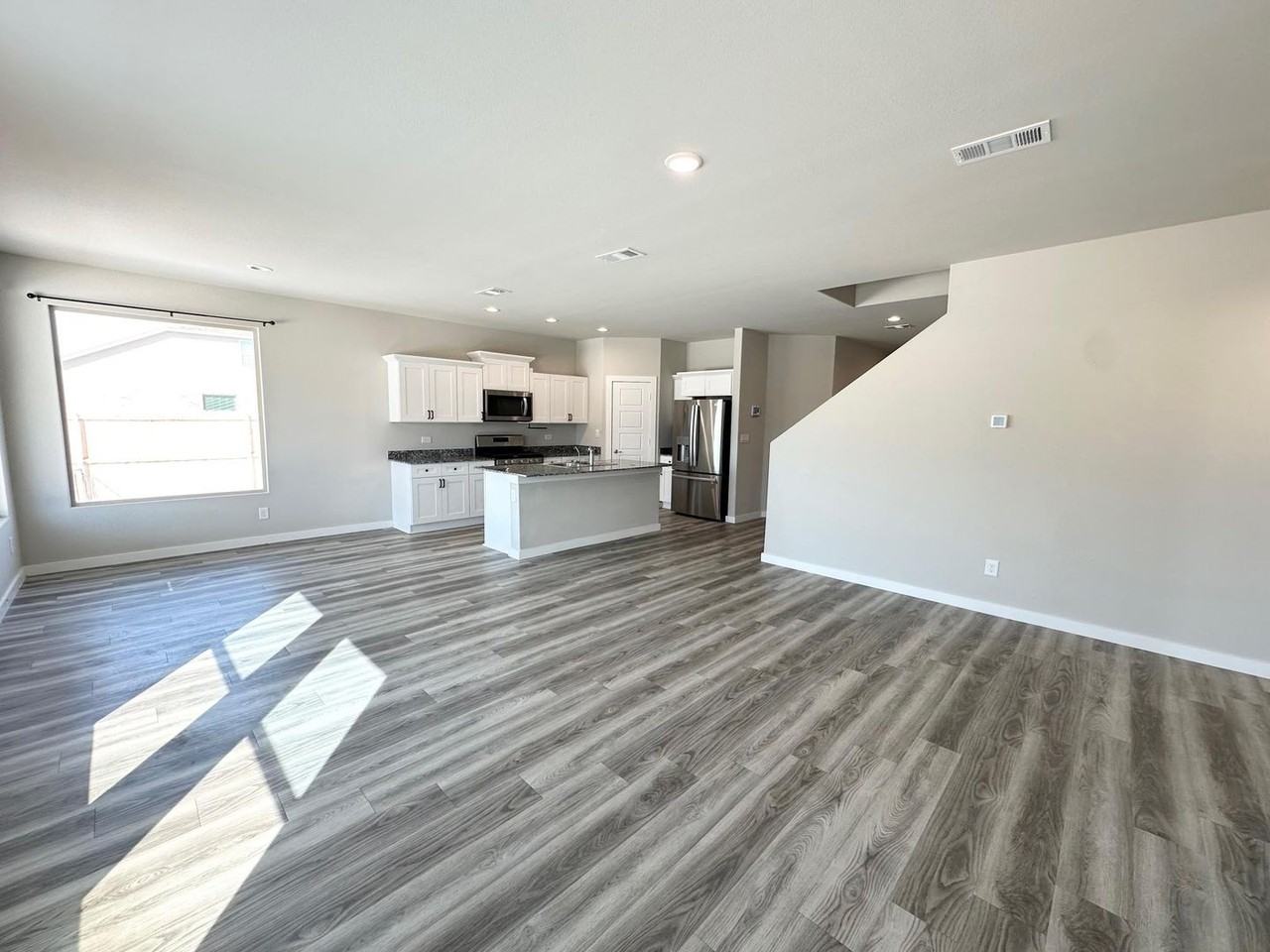 6215 Liam St - Photo 3 of 17