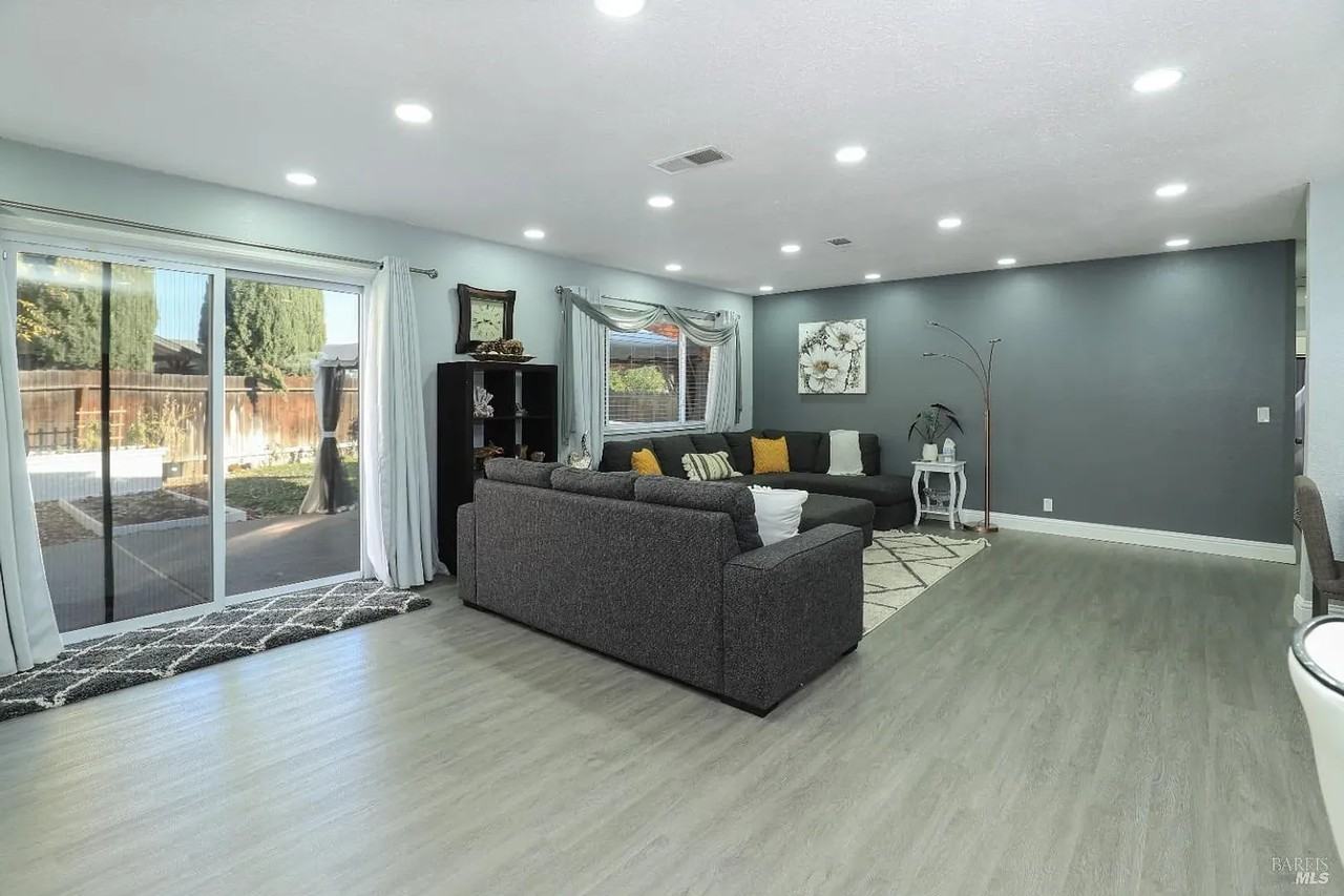 101 Clark Way - Photo 2 of 14