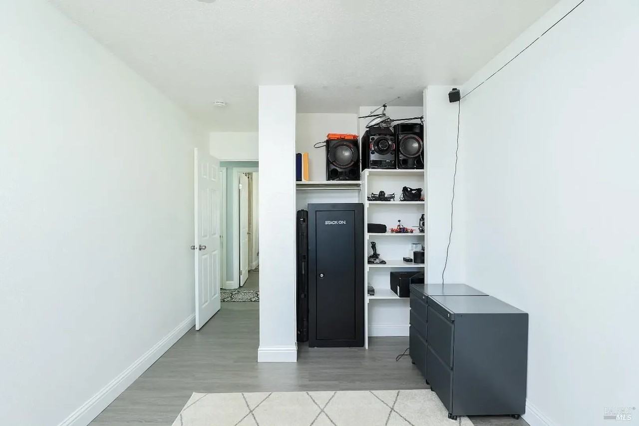 101 Clark Way - Photo 7 of 14