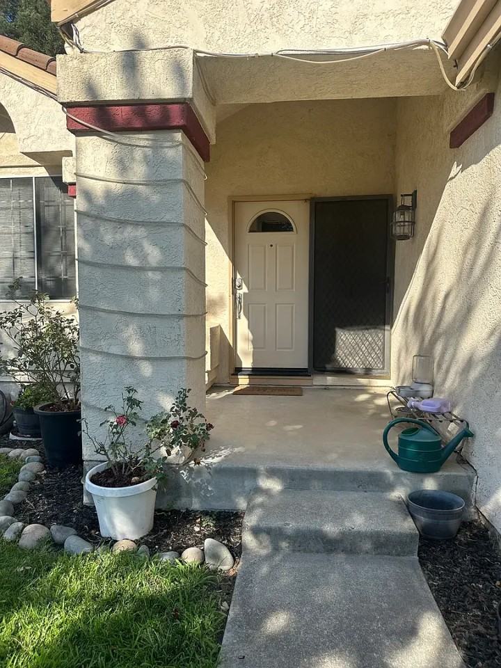 713 Antrim Ln - Photo 3 of 35