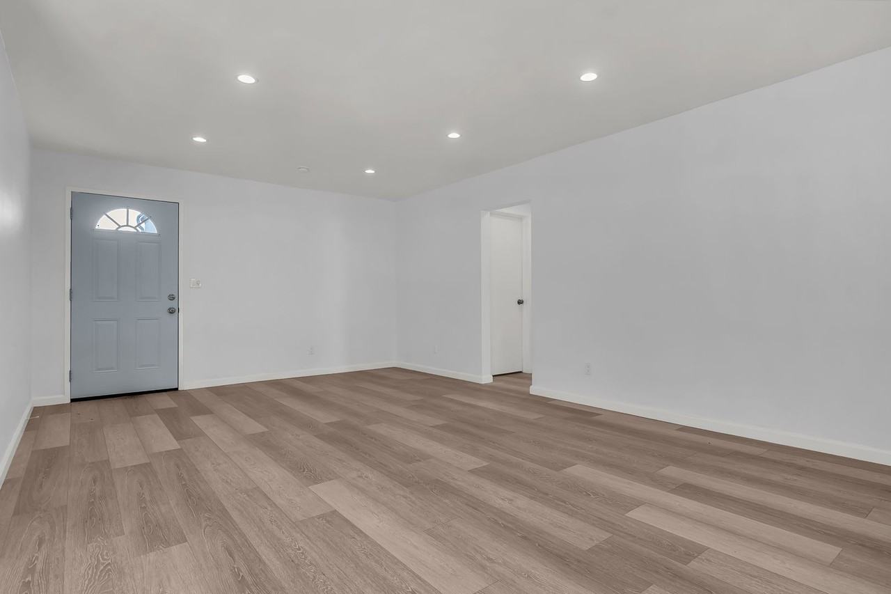 1155 Exposition Blvd - Photo 2 of 26