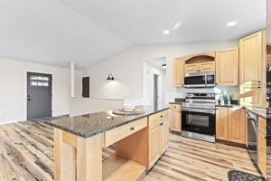 featured image of 252 Aristocrat Dr