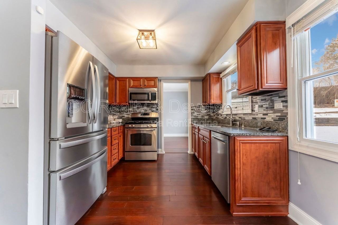 1490 Brookside Dr - Photo 6 of 22