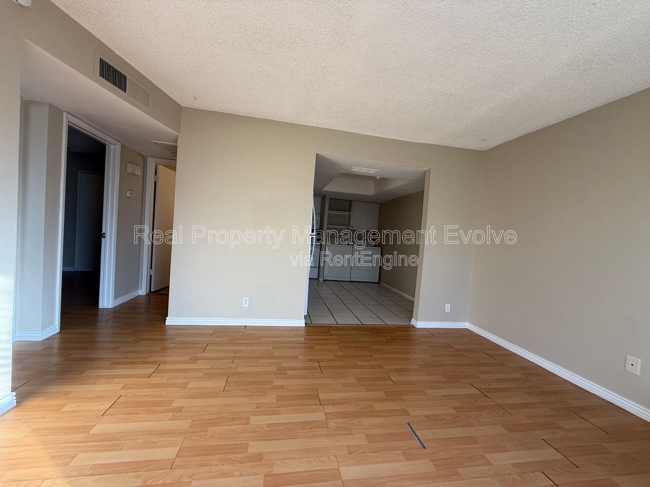 8010 E Oak St - Photo 3 of 14