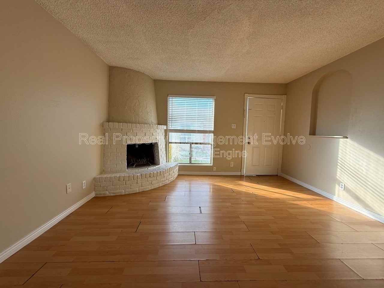 8010 E Oak St - Photo 5 of 14