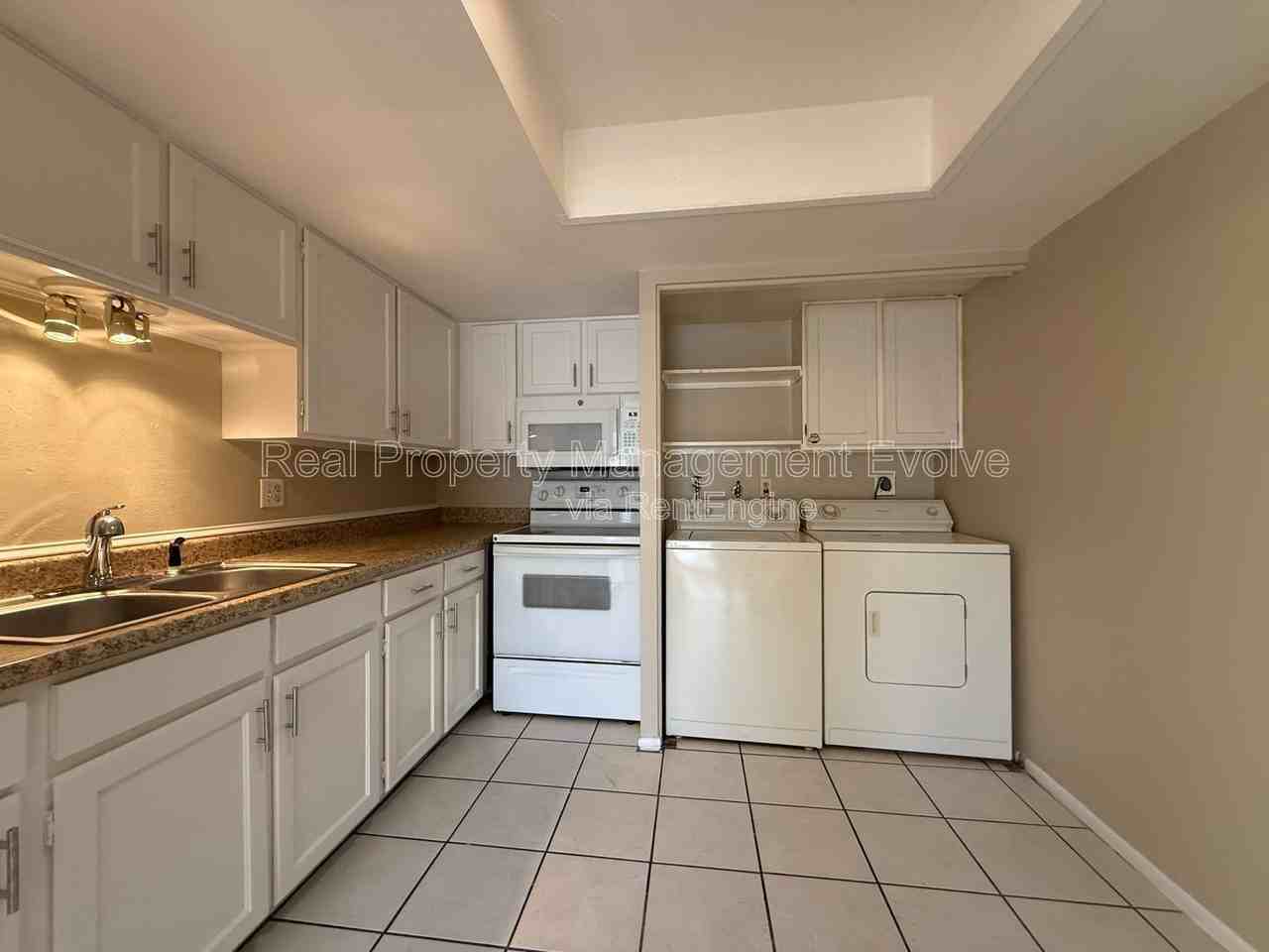 8010 E Oak St - Photo 6 of 14