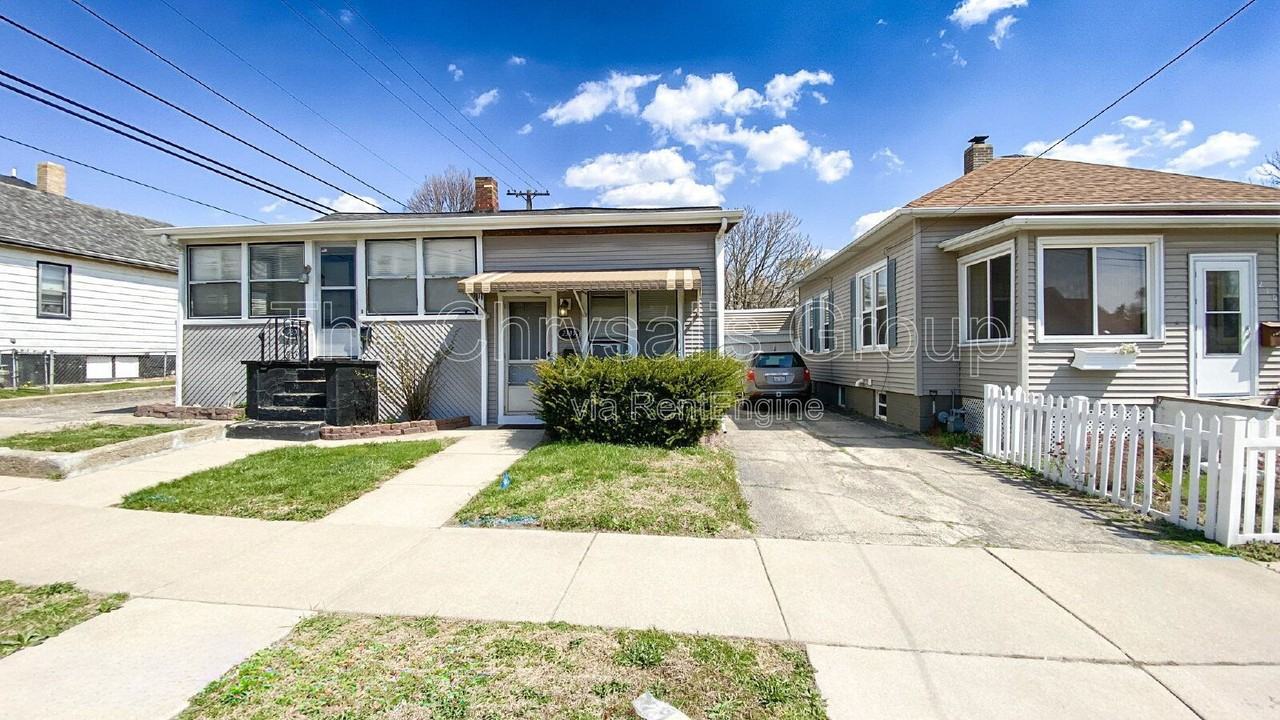 230 Creve Coeur St - Photo 2 of 17