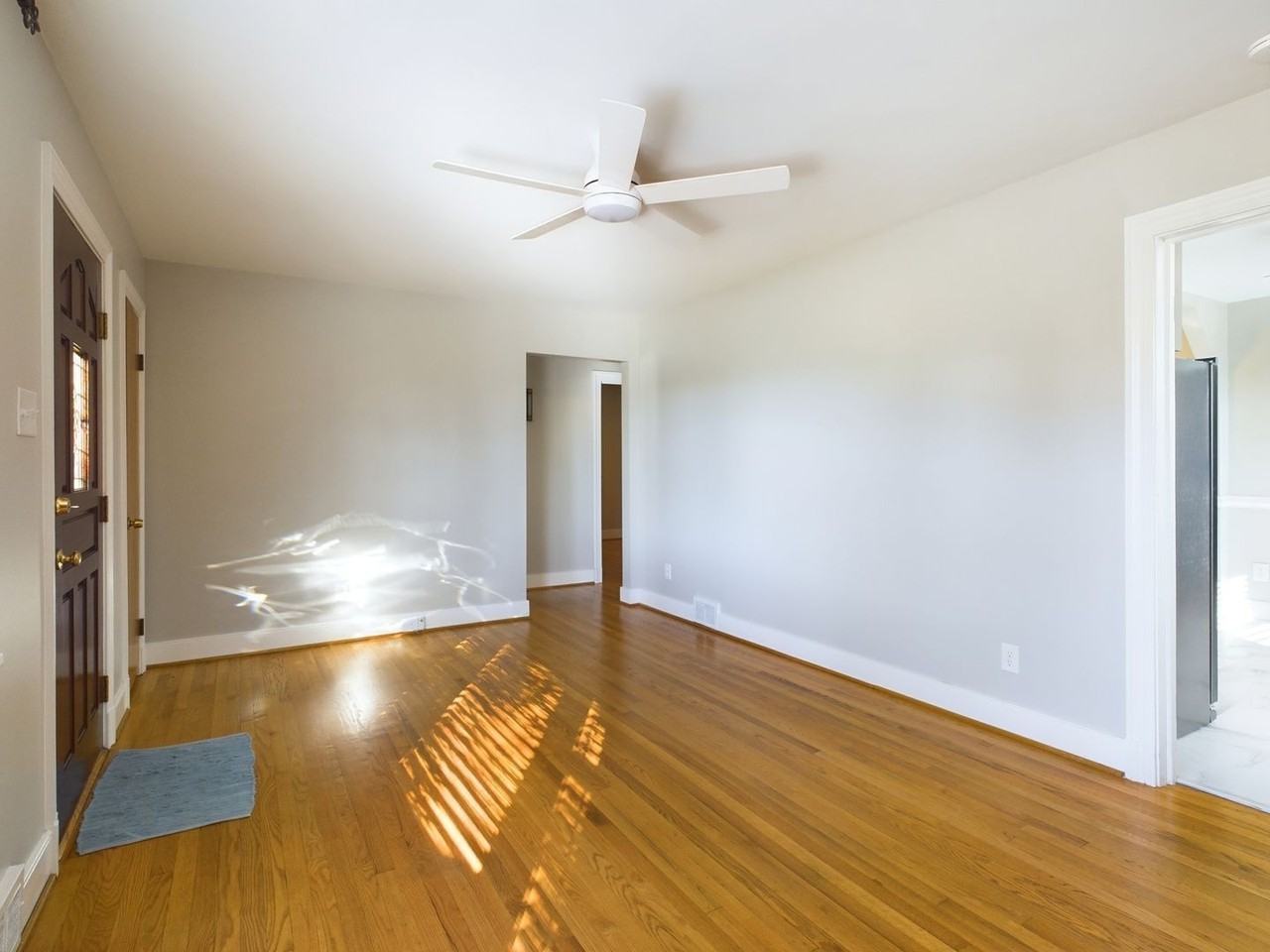 7505 Landsworth Ave - Photo 4 of 30