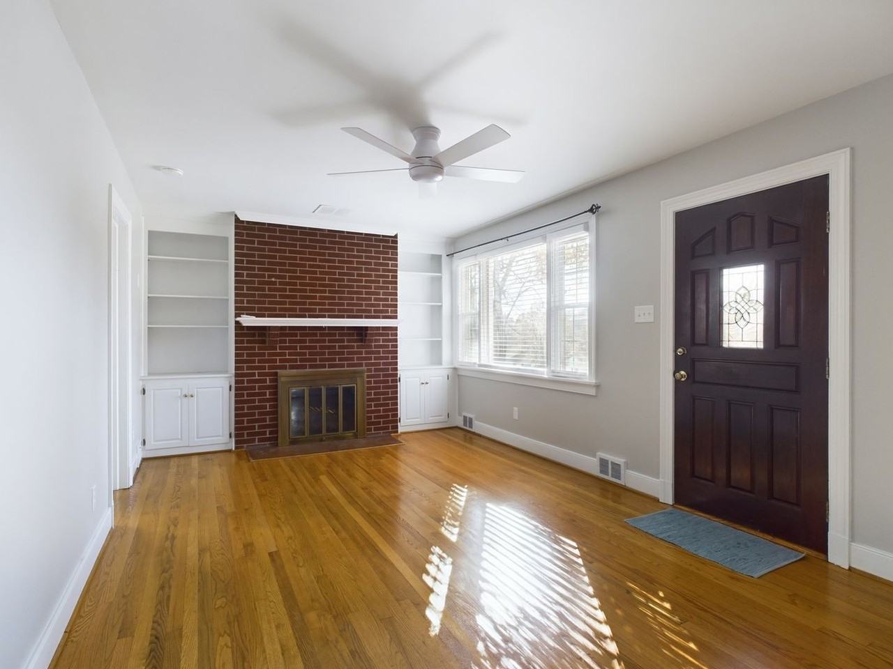 7505 Landsworth Ave - Photo 6 of 30