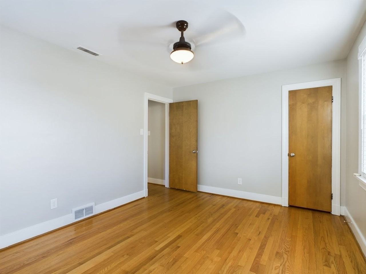 7505 Landsworth Ave - Photo 7 of 30