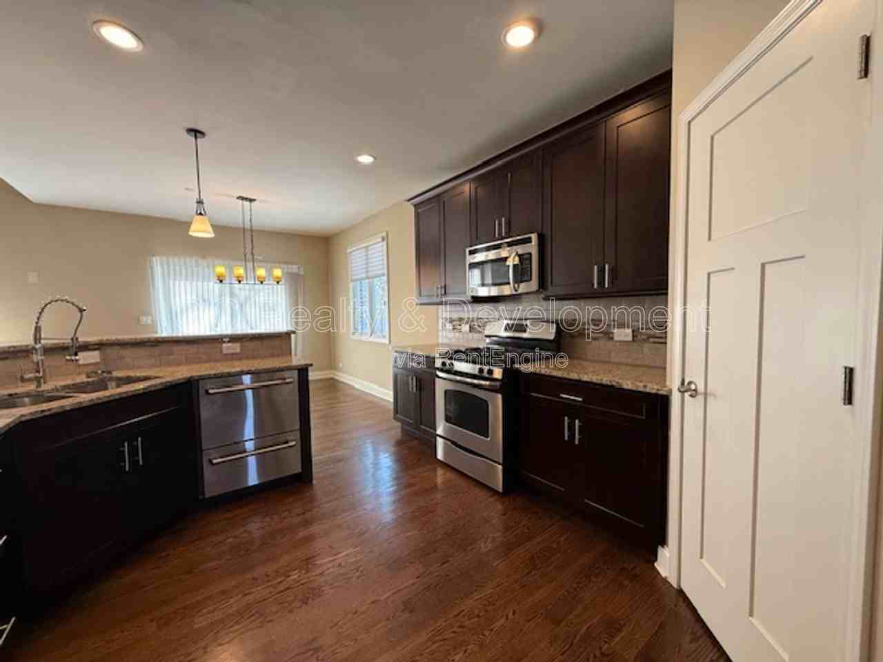 400 E Tall Oaks Ln - Photo 7 of 32