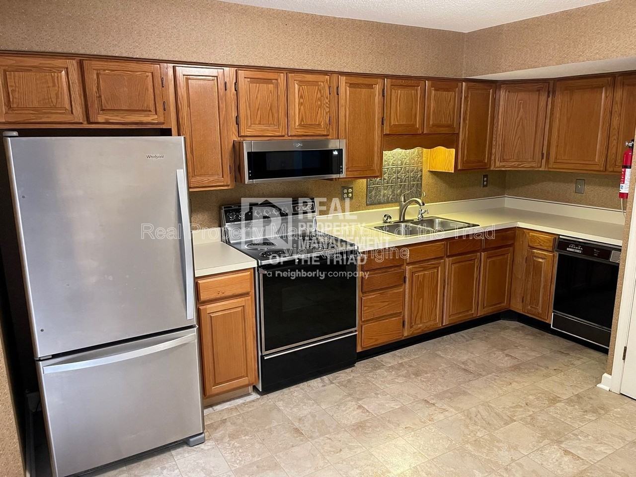 621 Walker Ave #D - Photo 4 of 16