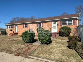 featured image of 903 E Bragg St