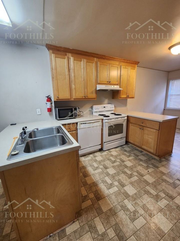 2712 Cedar Ln #A - Photo 3 of 11